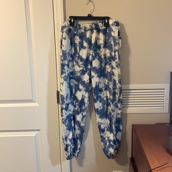 Cute sweatpants, only worn a couple times! - Picture 1 of 1